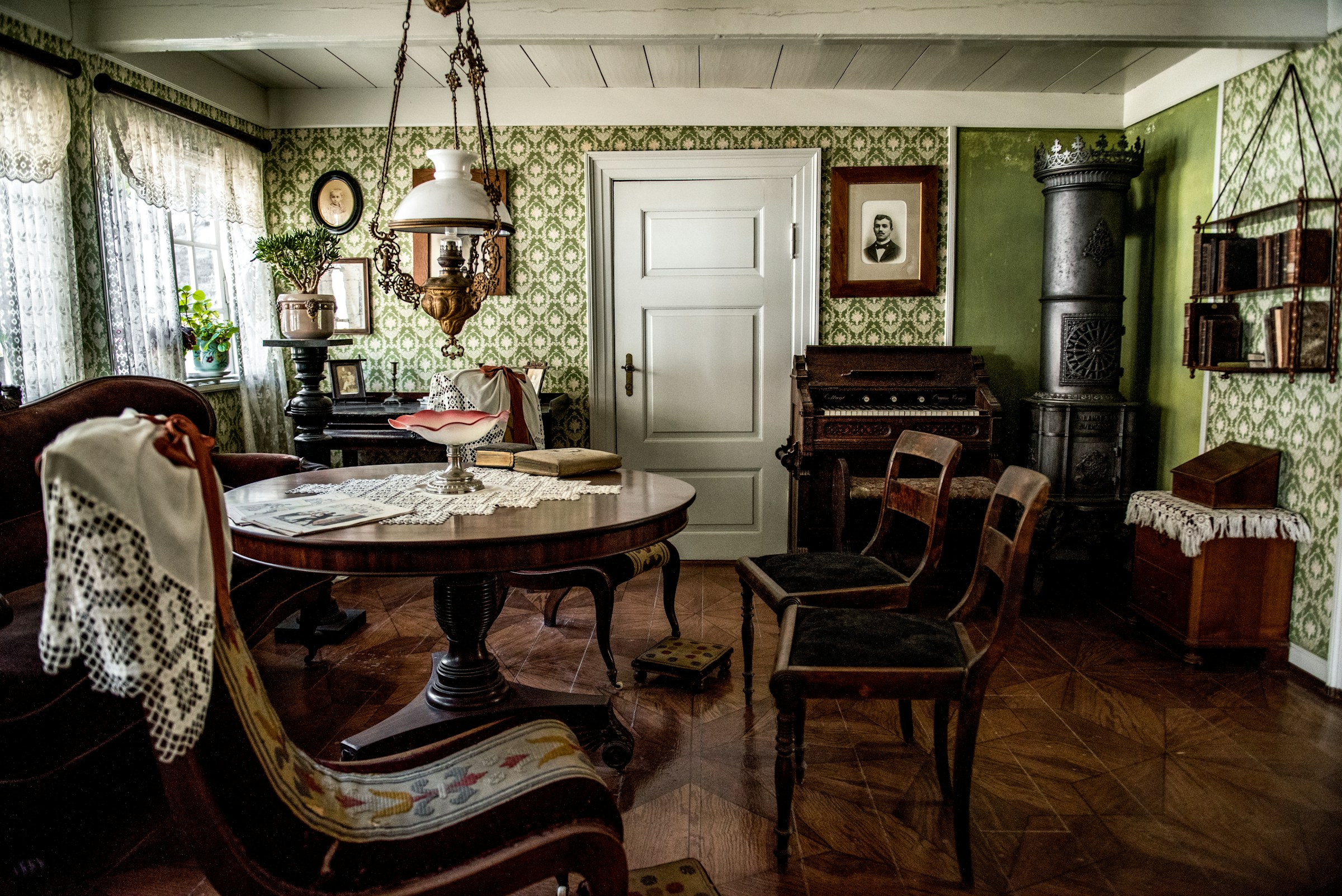 How Extreme Temperatures Affect Antiques and Collectibles